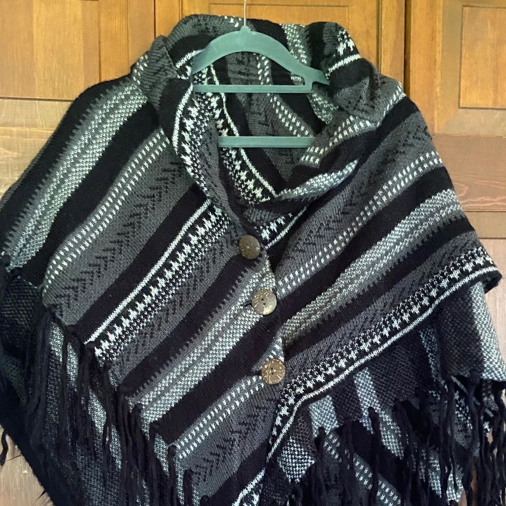 Women's Cold Weather Button Up Knit Poncho with Fringe - Picture 4 of 8